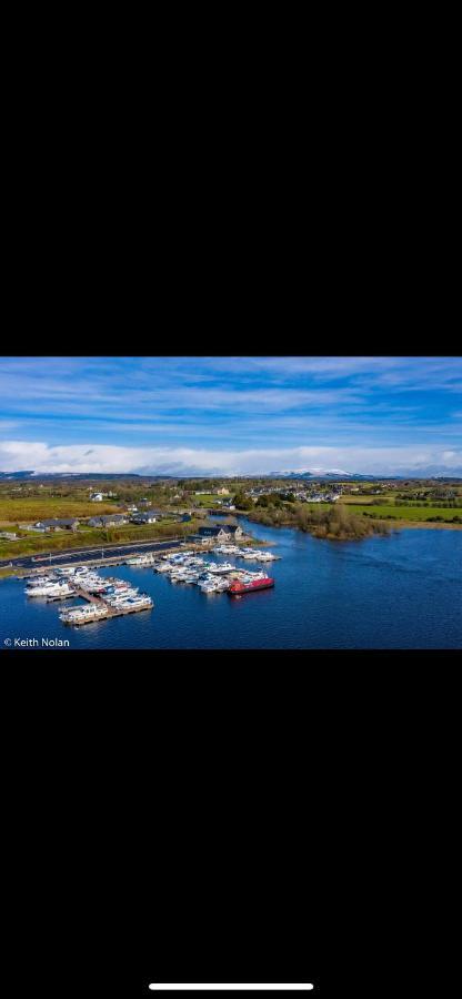 Lough Key Luxury Riverfront Apartment Cootehall エクステリア 写真
