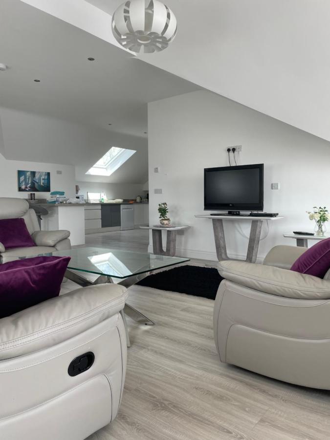 Lough Key Luxury Riverfront Apartment Cootehall エクステリア 写真