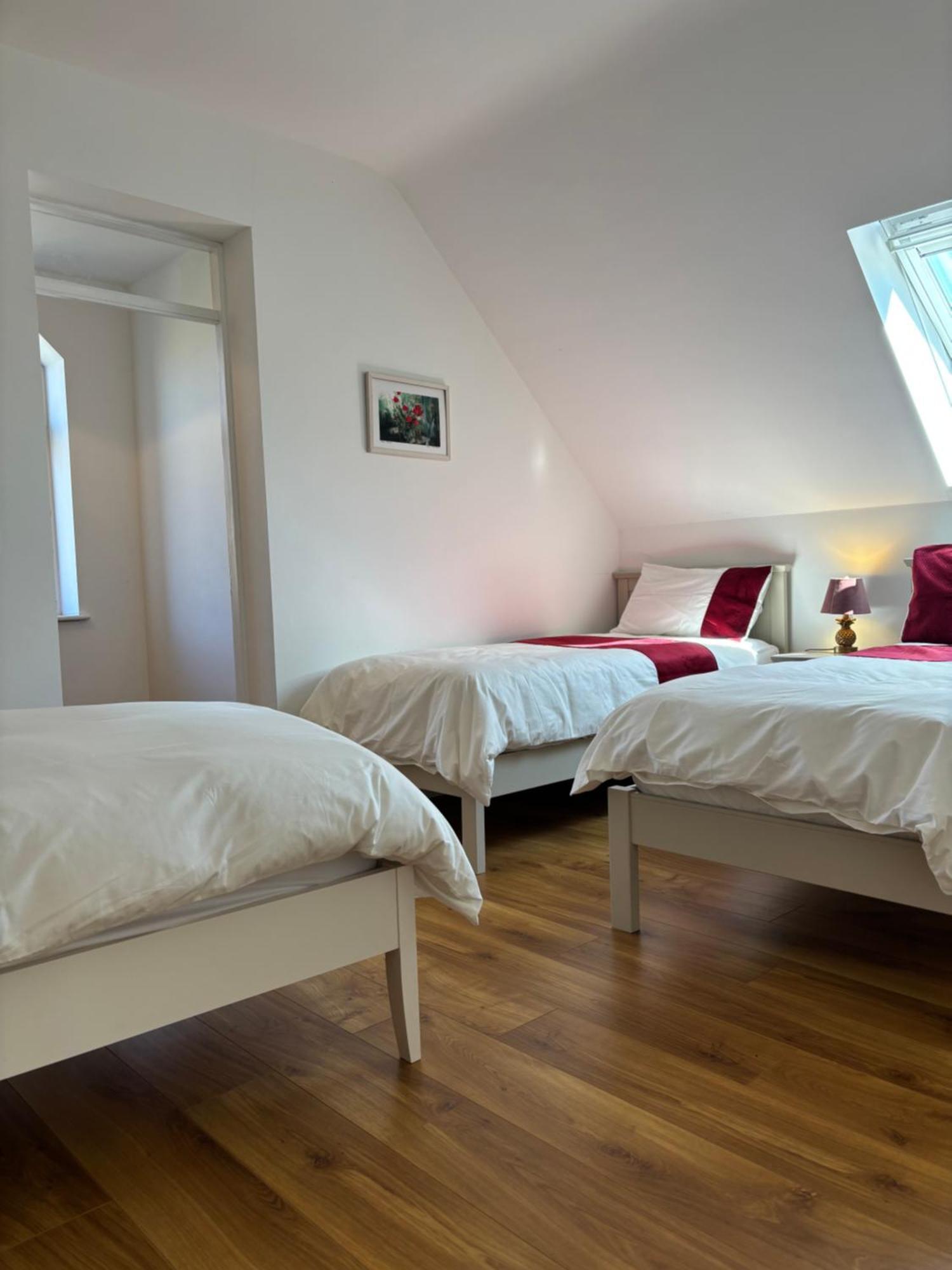 Lough Key Luxury Riverfront Apartment Cootehall エクステリア 写真