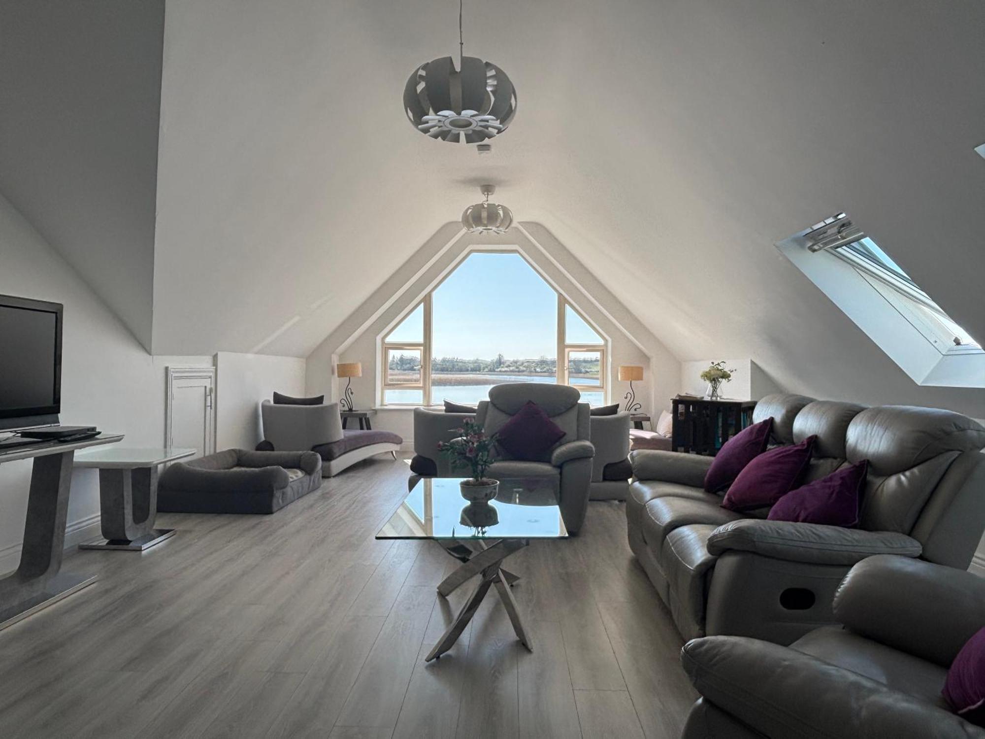 Lough Key Luxury Riverfront Apartment Cootehall エクステリア 写真